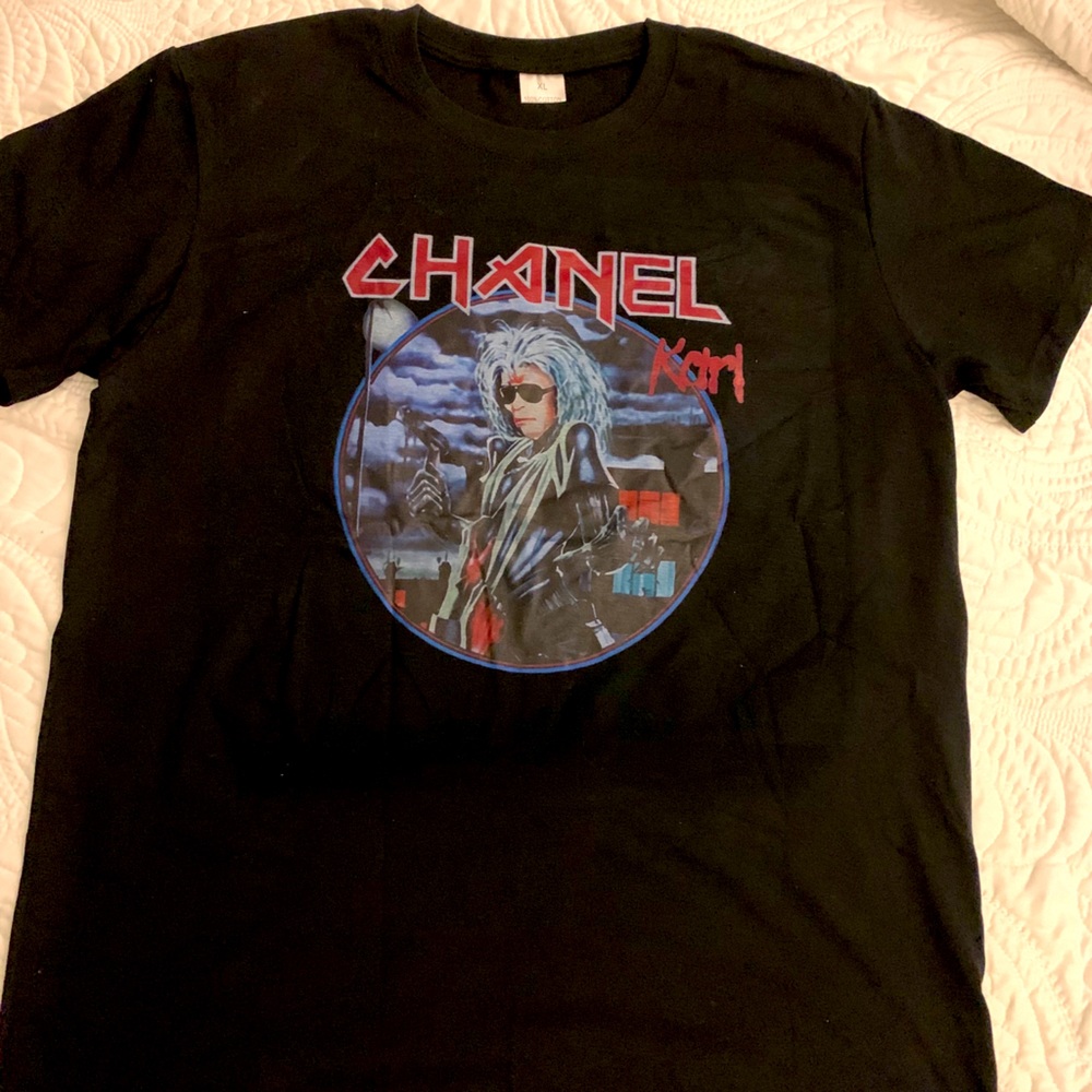 Graphic tee